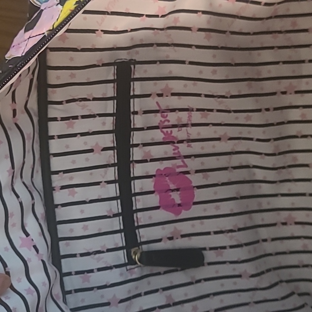 Betsey Johnson Weekender Bag: Donut+ Cat Design with Black Background. - Picture 12 of 12